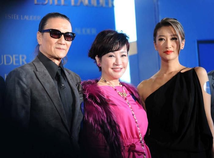 Vợ cũ Tạ Hiền lo tang sự cho chồng. (Ảnh từ China Times)