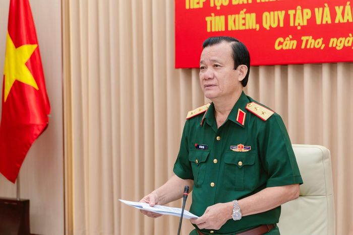 Trung tướng Hồ Văn Thái, Bí thư Đảng ủy, Chính ủy Quân khu 9, phát biểu chỉ đạo.