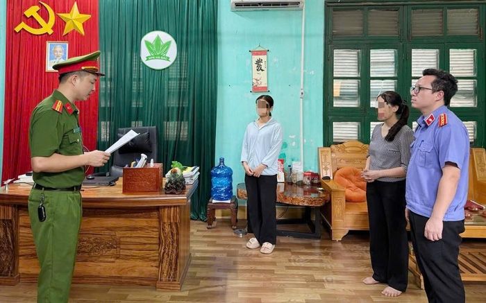 Cơ quan điều tra tiến hành khám xét nơi làm việc của bị can