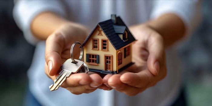 Bên cạnh băn khoăn về việc ai giữ tiền, người vợ còn có mong muốn phấn đấu vợ chồng mua nhà mới đứng tên chung