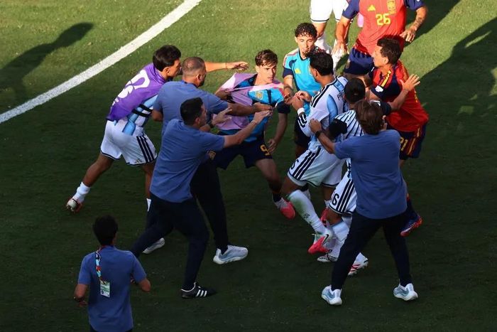 FIFA đã mở cuộc điều tra về những hành vi không đúng mực của đội tuyển Argentina sau trận đấu. Ảnh: Shutterstock Editorial