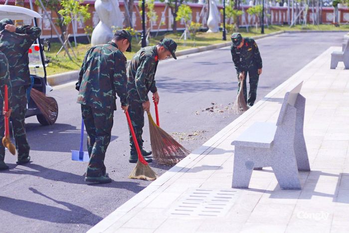 Với tinh thần trách nhiệm và xung kích, các lực lượng đã đồng loạt triển khai nhiều phần việc chăm sóc địa chỉ đỏ
