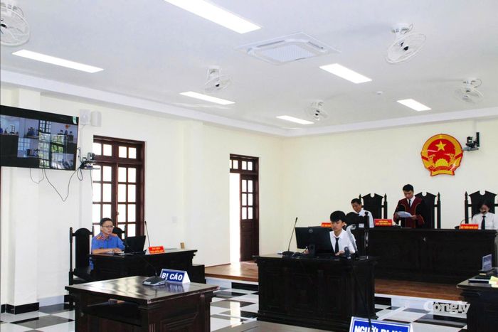 Hội đồng xét xử tại điểm cầu trung tâm.