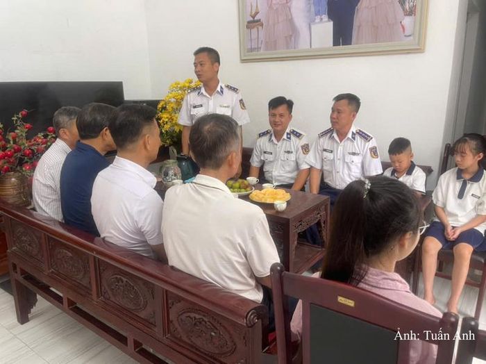 Chỉ huy Hải đoàn 21 phát biểu tại Lễ bàn giao nhà