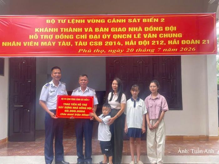 Khánh thành và bàn giao "Nhà đồng đội" cho Đại úy Lê Văn Chung và gia đình.