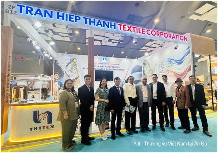 Thương vụ, doanh nghiệp Việt Nam và Ban tổ chức Bharat Tex 2026.