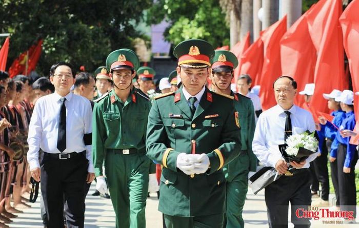 Lễ viếng, truy điệu và an táng 18 hài cốt liệt sĩ quân tình nguyện và chuyên gia Việt Nam hy sinh trong các thời kỳ chiến tranh tại Campuchia được quy tập trong mùa khô 2025-2026.