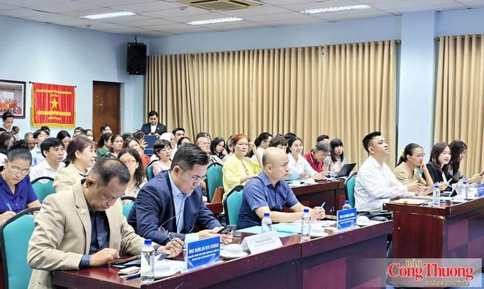 Các đại biểu tham dự hội thảo