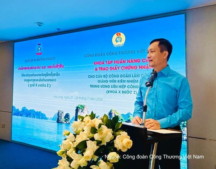 Chủ tịch Công đoàn Công Thương Việt Nam - ông Lê An Hải phát biểu khai mạc khóa tập huấn.