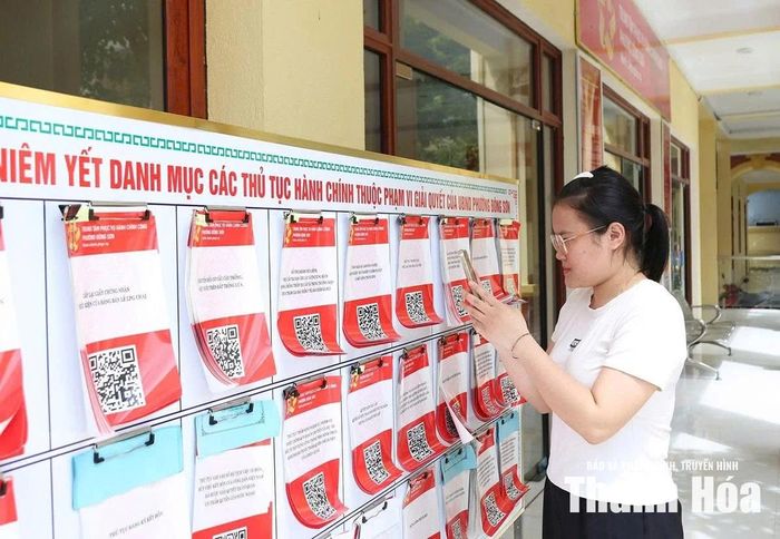Phường Đông Sơn công khai thủ tục hành chính cho người dân tiện theo dõi.