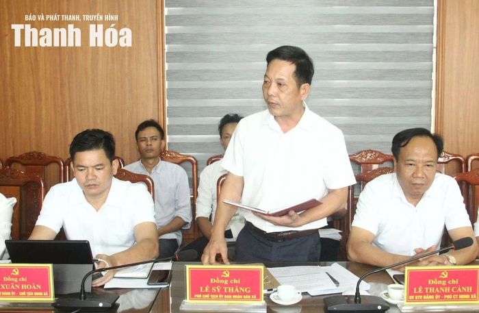 Lãnh đạo xã Hoằng Tiến phát biểu tại buổi làm việc.