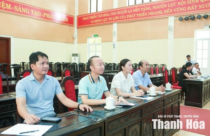 Các thành viên Ban Tổ chức tham dự buổi họp chuyên môn, bốc thăm, chia bảng.