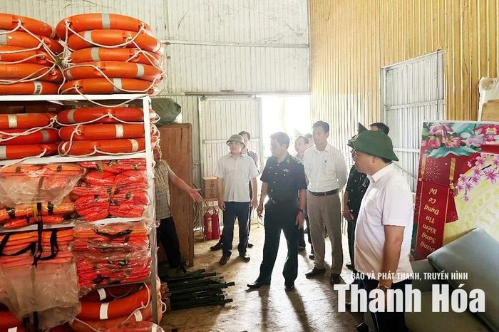 Đoàn công tác kiểm tra công tác chuẩn bị vật tư, trang thiết bị theo phương châm “4 tại chỗ”.
