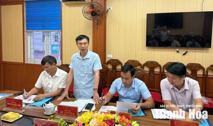 Chủ tịch UBND xã Lam Sơn Lê Văn Niệm phát biểu tại hội nghị.