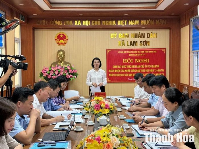 Đoàn giám sát số 174 Ủy ban MTTQ tỉnh giám sát việc thực hiện dân chủ ở cơ sở gắn với trách nhiệm người đứng đầu tại xã Lam Sơn.