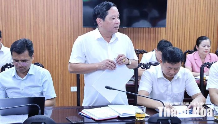 Bí thư Đảng ủy xã Thiết Ống phát biểu tại hội nghị.