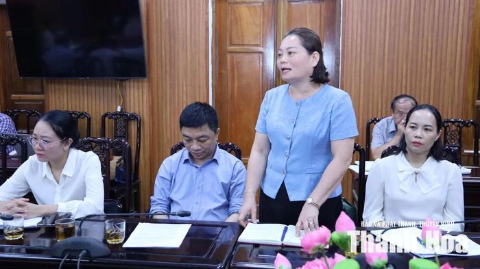 Bí thư Đảng ủy xã Pù Luông phát biểu tại hội nghị.