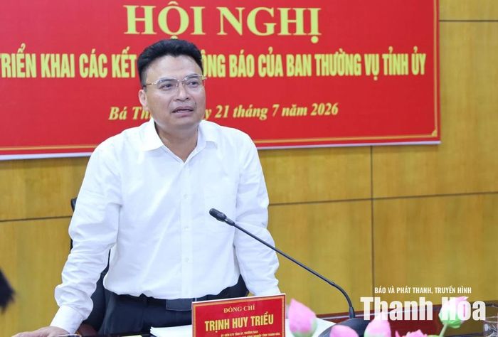 Trưởng Ban Quản lý KKT Nghi Sơn và các Khu công nghiệp tỉnh Trịnh Huy Triều phát biểu chỉ đạo hội nghị.