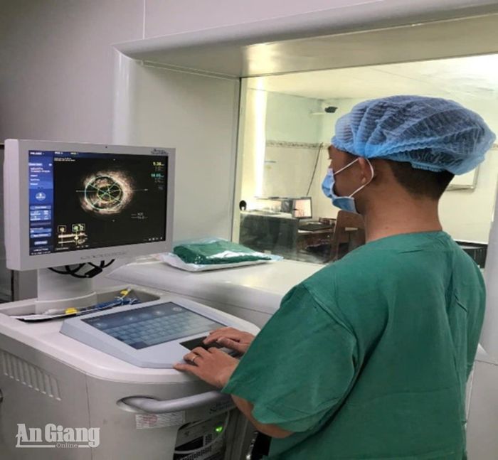 Siêu âm tim trong lòng mạch tại Bệnh viện Đa khoa Châu Đốc.