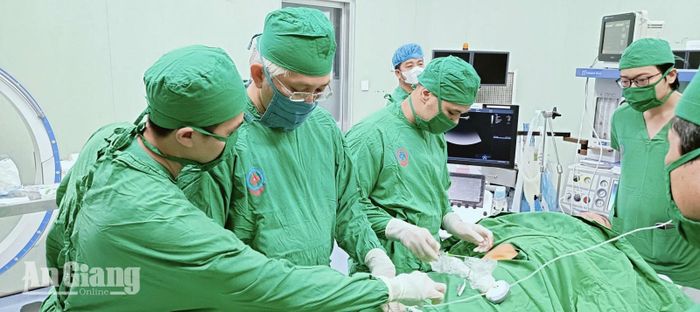 Một ca đốt khối u gan tại Bệnh viện Đa khoa Châu Đốc.