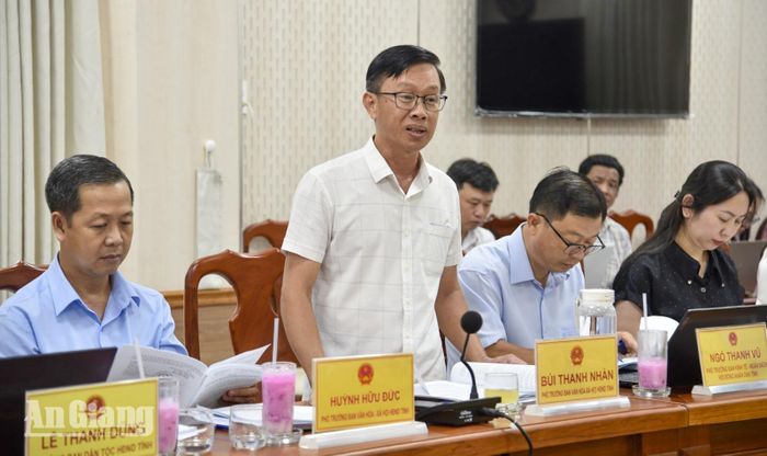 Phó Trưởng Ban Văn hóa - Xã hội HĐND tỉnh An Giang Bùi Thanh Nhàn đề nghị báo cáo của UBND tỉnh An Giang cần đi vào trọng tâm kiến nghị của cử tri.