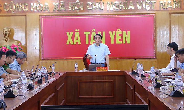 Đồng chí Bùi Quang Huy đề nghị các đơn vị, địa phương tăng cường phối hợp đẩy nhanh tiến độ làm sạch, làm giàu dữ liệu đất đai.