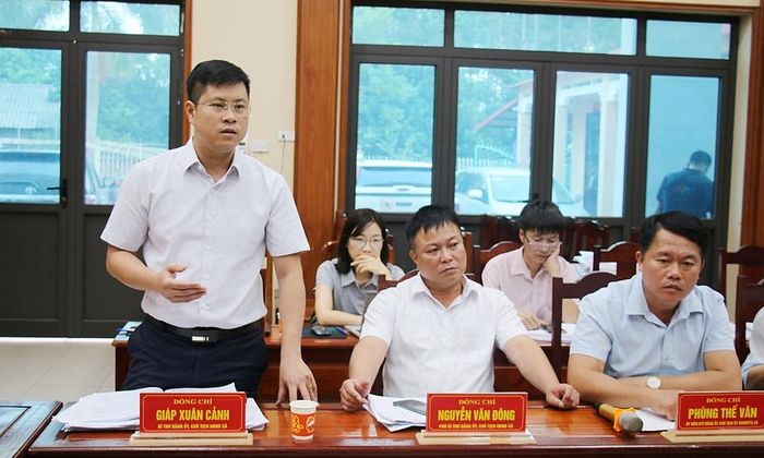 Đồng chí Giáp Xuân Cảnh, Bí thư Đảng ủy, Chủ tịch HĐND xã Tam Tiến giải trình làm rõ một số nội dung.