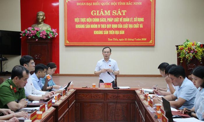 Đồng chí Trần Văn Tuấn chủ trì buổi giám sát.
