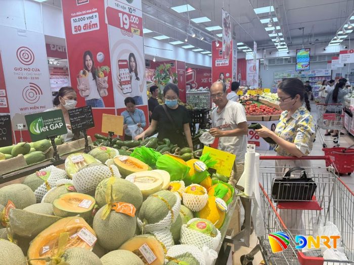 Hoạt động sản xuất và tiêu thụ sản phẩm diễn ra sôi động, đóng góp tích cực vào ngân sách nhà nước. Ảnh minh họa: KHÁNH HÒA