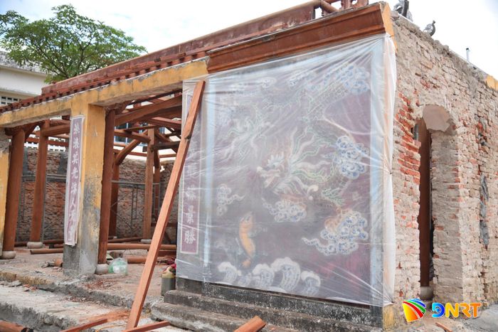 Các kiến trúc, hạng mục còn giá trị được đơn vị thi công bảo quản để tiếp tục tái sử dụng. Ảnh: KHÔI NGUYÊN