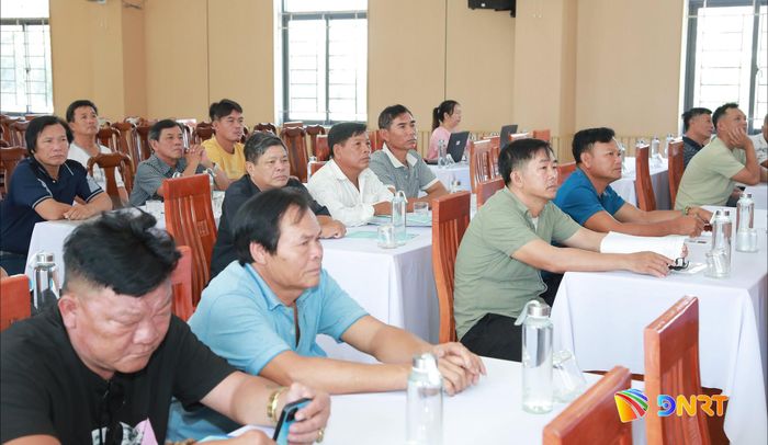 Các chủ tàu cá, thuyền trưởng tham gia lớp tập huấn. Ảnh: ĐẮC MẠNH