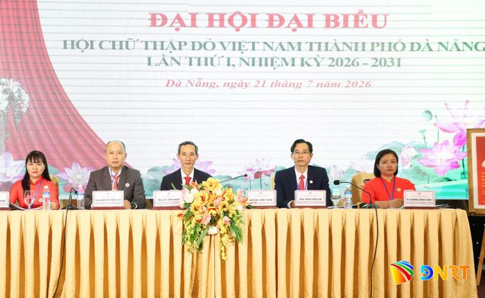 Đoàn chủ tịch chủ trì đại hội. Ảnh: NGỌC PHÚ