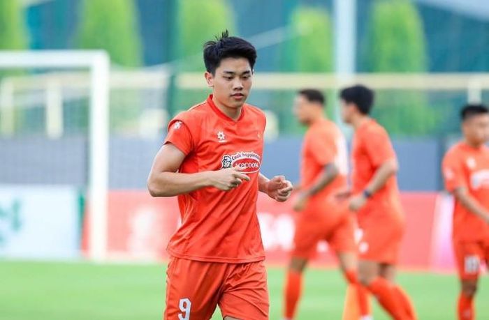 Đình Bắc chính thức gắn bó lâu dài với CLB Công An Hà Nội. Ảnh: VFF.
