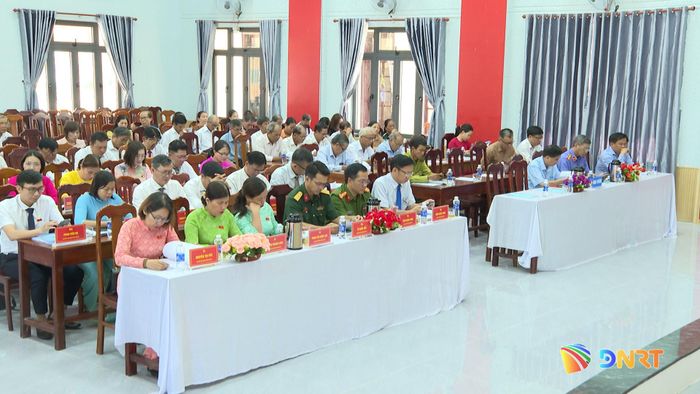 Các đại biểu tham dự kỳ họp thứ 3, HĐND xã Tây Hồ khóa II. Ảnh: VIẾT TRỌNG