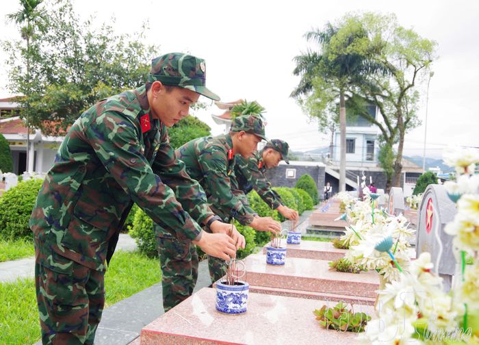 Tuổi trẻ Bộ Chỉ huy Quân sự tỉnh tham gia "Chiến dịch 500 ngày đêm" về tìm kiếm, quy tập và xác định ADN hài cốt liệt sĩ chưa xác định danh tính.