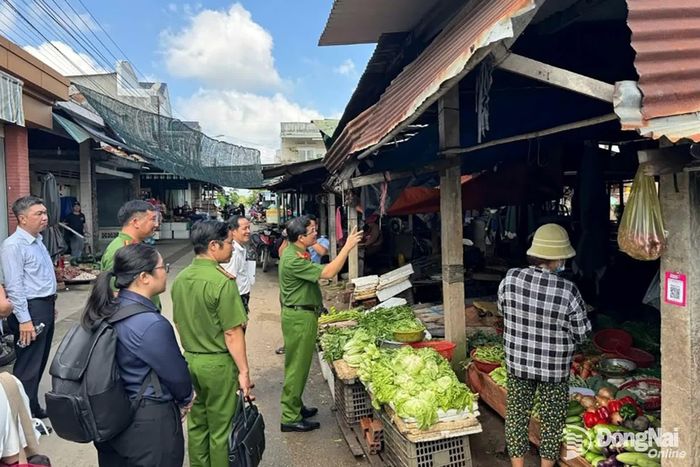 Một số hình ảnh buổi kiểm tra thực tế tại Chợ Phước Thái.