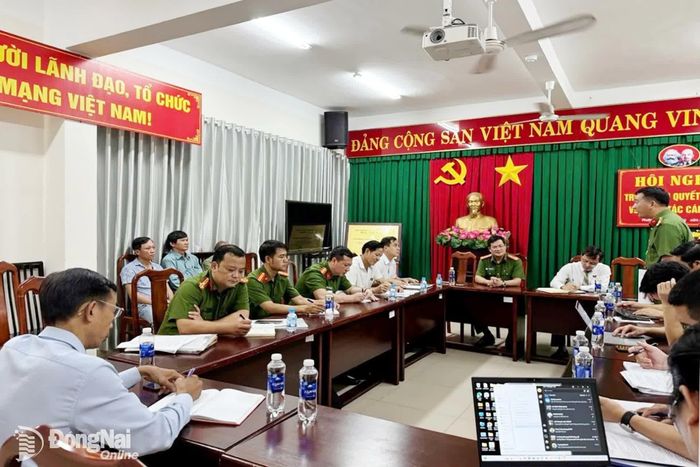 Đ/c Đại tá Trần Anh Sơn – Phó Giám đốc CATP cùng đoàn kiểm tra kết luận buổi làm việc với đơn vị quản lý Chợ Phước Thái.