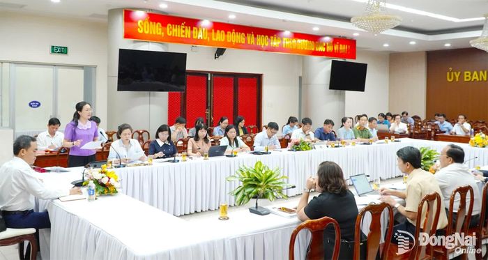 Toàn cảnh cuộc họp về việc thực hiện công tác tổng rà soát, xử lý hệ thống văn bản quy phạm pháp luật. Ảnh: An Nhơn