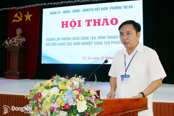 Thành ủy viên, Bí thư Đảng ủy, Chủ tịch HĐND phường Trị An Nguyễn Thanh Tú phát biểu khai mạc hội thảo. Ảnh: Hải Quân