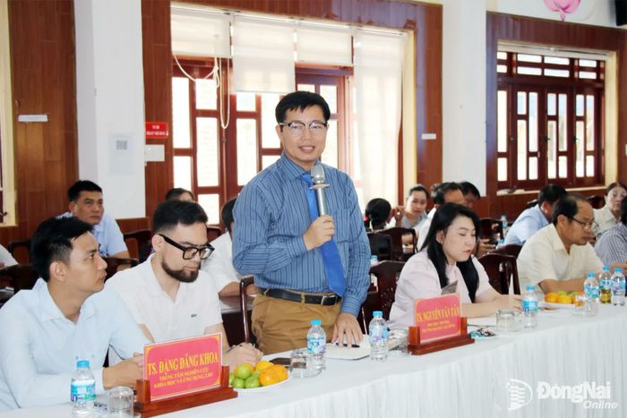 Phó Hiệu trưởng Trường đại học Lạc Hồng Nguyễn Văn Tân chia sẻ ý kiến tại hội thảo. Ảnh: Hải Quân
