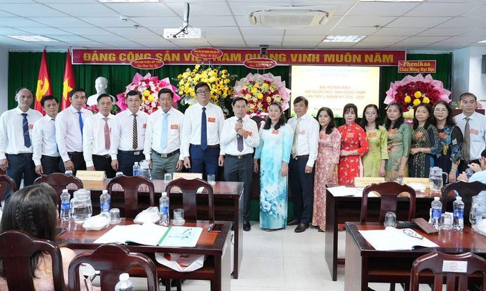 Ban Chấp hành Hội Dược học tỉnh Đồng Tháp ra mắt Đại hội.