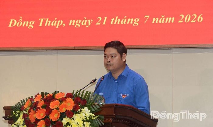 Bí thư Tỉnh đoàn Lê Hoàng Quyết phát biểu bày tỏ lòng tri ân sâu sắc đối với các Mẹ Việt Nam Anh hùng.