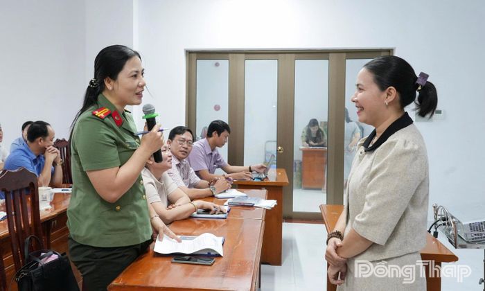 Học viên trao đổi tại lớp tập huấn.