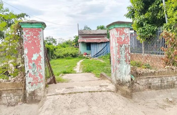 Đất và nhà ở của vợ chồng bà Huỳnh Thị Kim Cúc (phường Quy Nhơn Bắc) có nguồn gốc khai hoang, sử dụng ổn định nhưng chưa được xem xét, cấp sổ đỏ. Ảnh: V.L