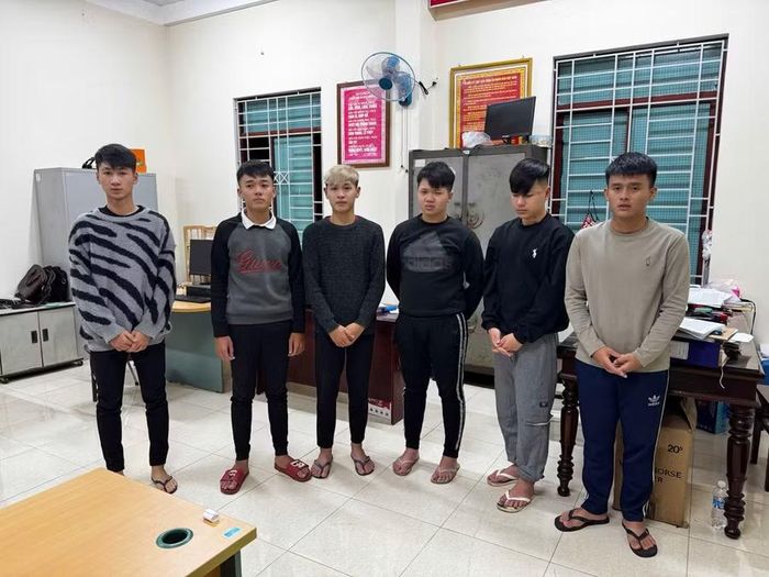 6 đối tượng trong nhóm rượt đuổi đã bị tạm giữ hình sự. Ảnh: Ngọc Sơn