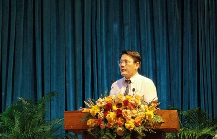 Ông Bùi Trung Hiếu - Phó Giám đốc Sở Văn hóa - Thể thao và Du lịch tỉnh Gia Lai - Trưởng bộ phận thường trực Liên hoan, thông tin về các hoạt động trong khuôn khổ Liên hoan. Ảnh: H.V