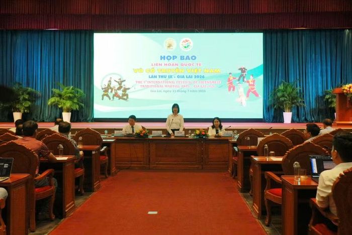 Quang cảnh buổi họp báo. Ảnh: H.V
