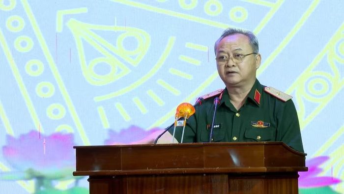 Thiếu tướng Hoàng Văn Sỹ - Tư lệnh Binh đoàn 15 phát biểu chỉ đạo. Ảnh: R'Piên