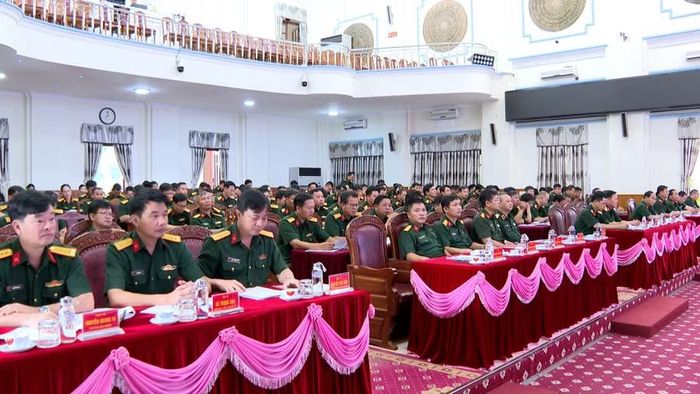 Đội ngũ cán bộ dự huấn luyện. Ảnh: R'Piên