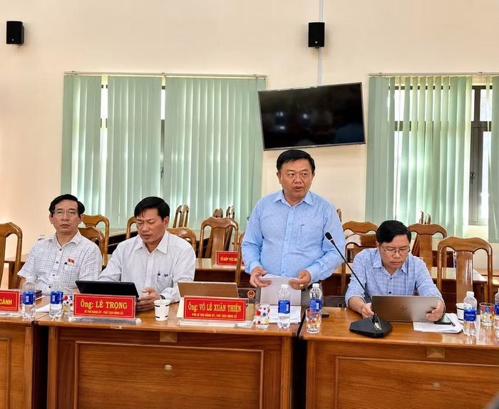 Ông Võ Lê Xuân Thiện - Chủ tịch UBND xã Mang Yang phát biểu tại buổi khảo sát. Ảnh: Hà Duy